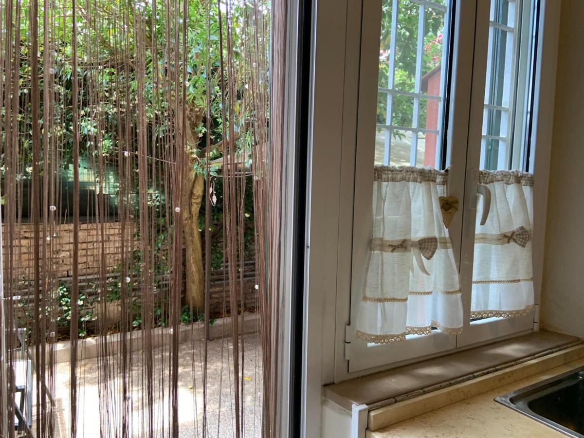 Appia Park Apartament 10 Min Dal Colosseo Rome Exterior photo